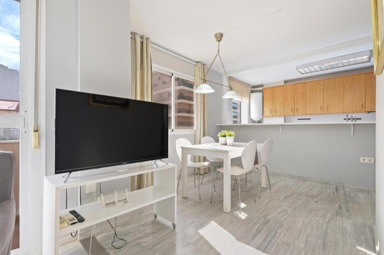 Apartamento En Calle Cuarteles De Dos Habitaciones Малага Екстериор снимка