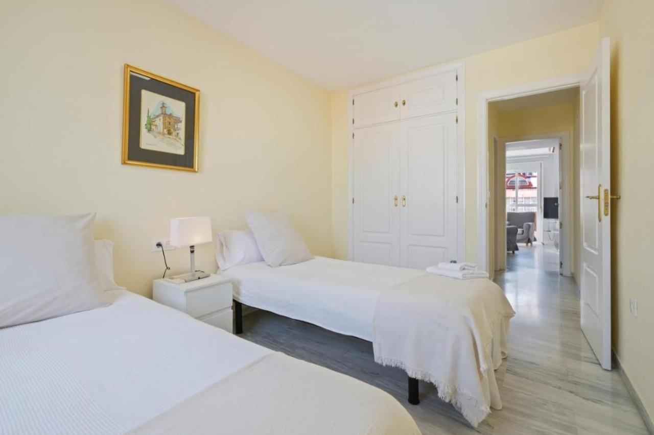 Apartamento En Calle Cuarteles De Dos Habitaciones Малага Екстериор снимка