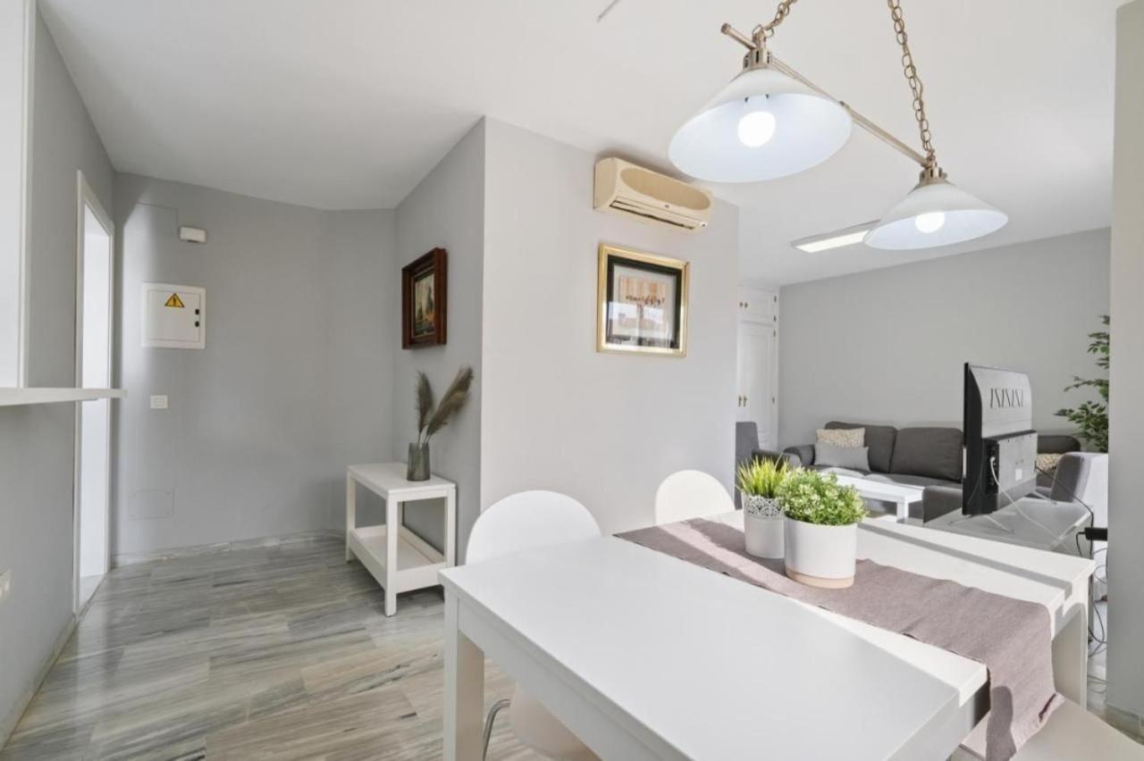 Apartamento En Calle Cuarteles De Dos Habitaciones Малага Екстериор снимка