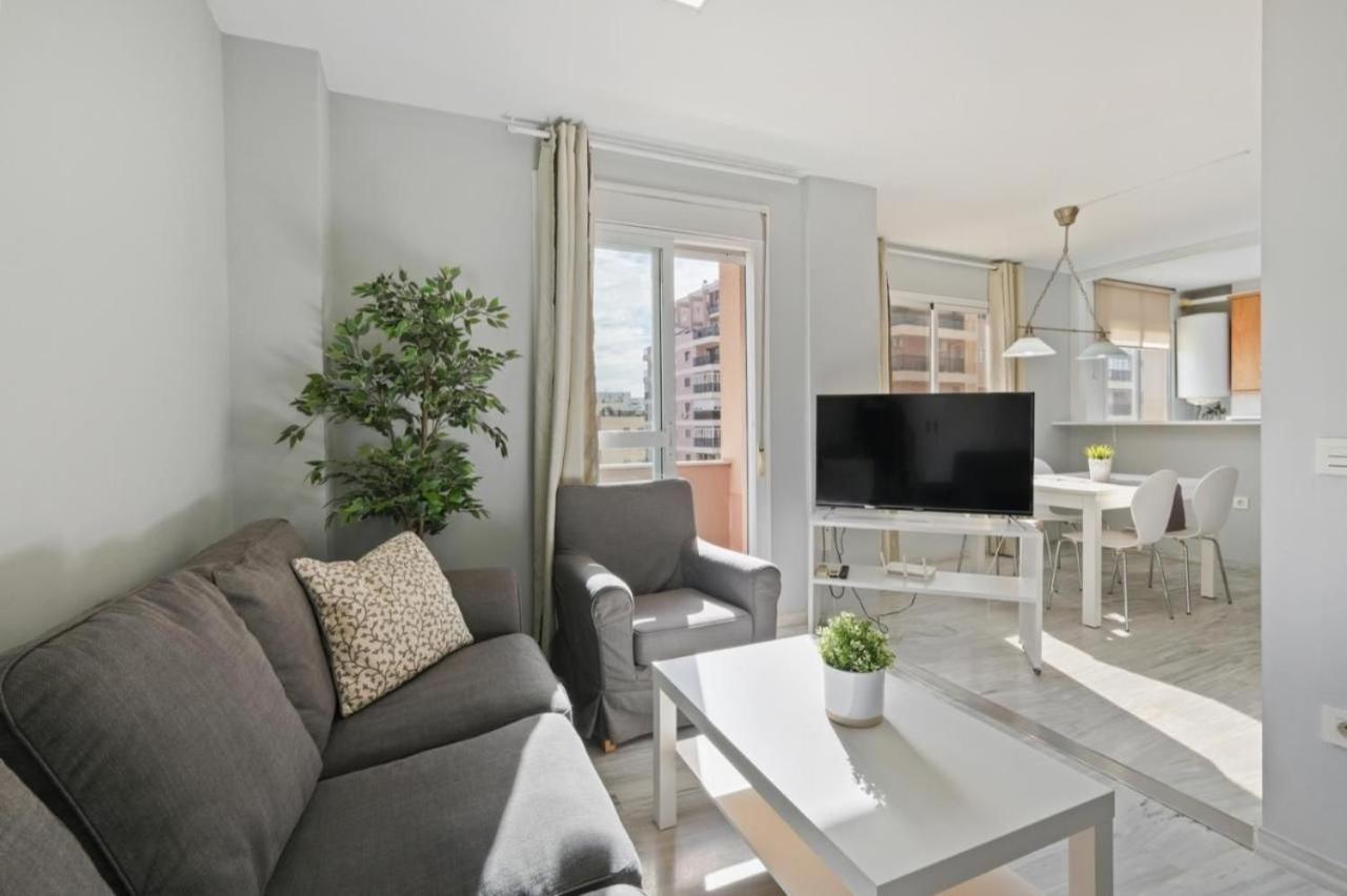 Apartamento En Calle Cuarteles De Dos Habitaciones Малага Екстериор снимка