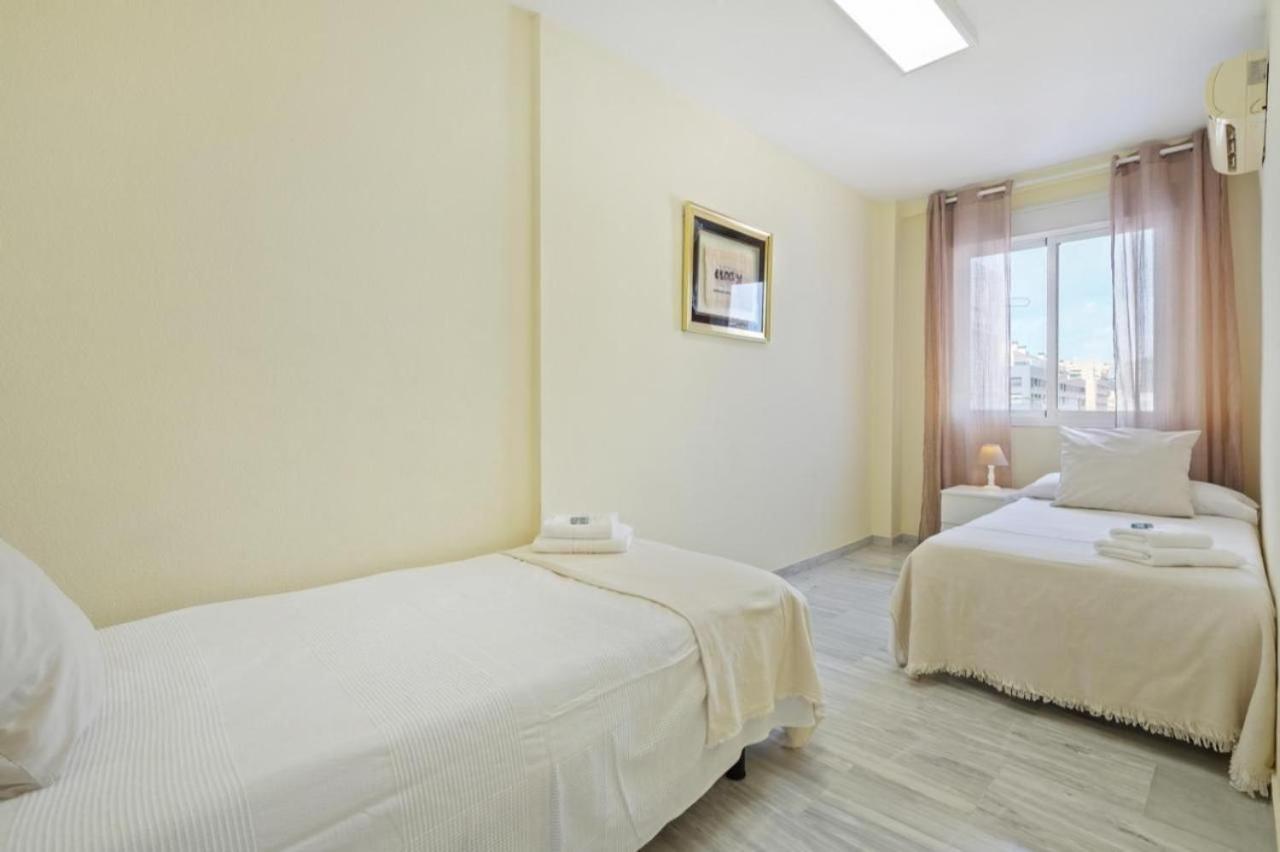 Apartamento En Calle Cuarteles De Dos Habitaciones Малага Екстериор снимка