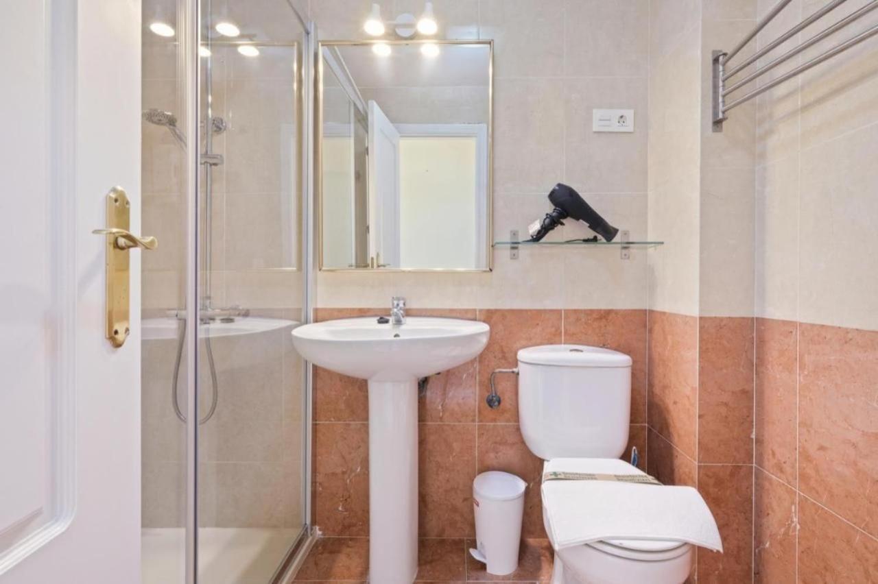 Apartamento En Calle Cuarteles De Dos Habitaciones Малага Екстериор снимка